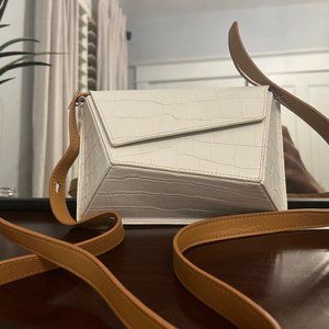 Mlouye White Leather Crossbody